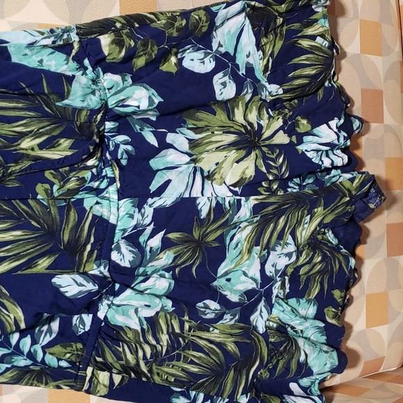 E&M Navy Tropical Leaf Print Spaghetti Strap Romper with Ruffled Hems Size L - Picture 6 of 9